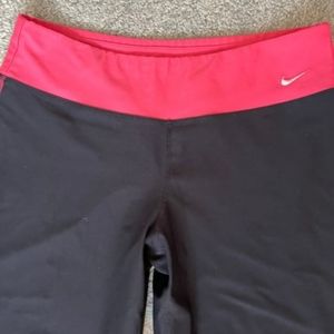 Nike women’s yoga leggings pants cropped Sz M!